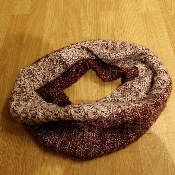 100% Acrylic Scarf - Picture 4 of 15